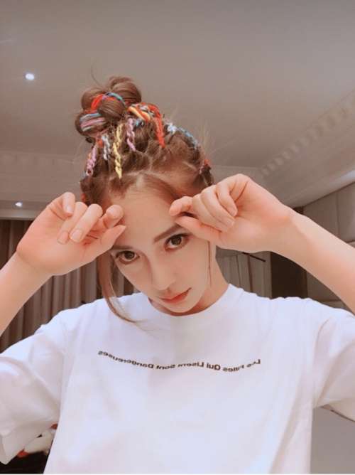 香港明星angelababy彩辫新发型很吸睛续写机械