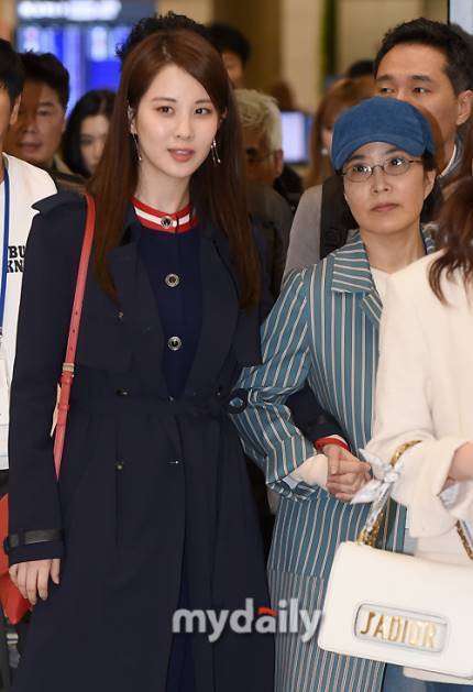 韩国明星女团少女时代成员徐玄仁川机场时