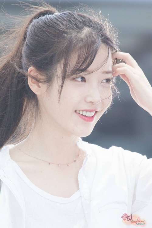 清新IU李智恩图片_韩国明星IU李智恩写真