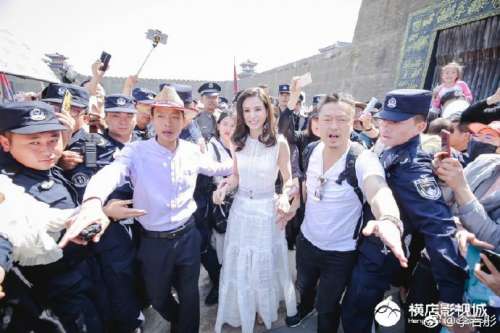 香港明星李若彤活动图片