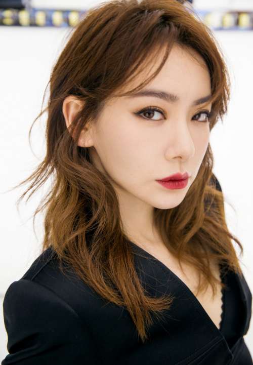 四川图片 女明星戚薇红唇图片
