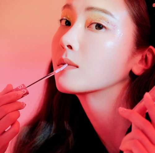 日韩明星郑秀妍小雀斑妆好可爱图片