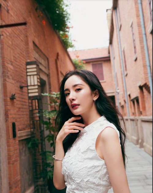 北京图片 女明星杨幂Akris 2019早秋连衣裙图片