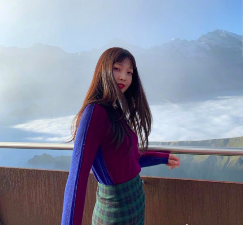 港风气质韩国明星朴秀荣Joy抓拍式日常照图片