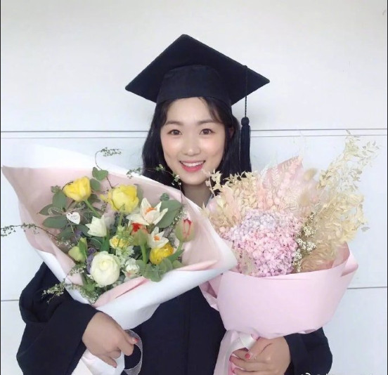 韩国演员金惠允大学毕业照图片