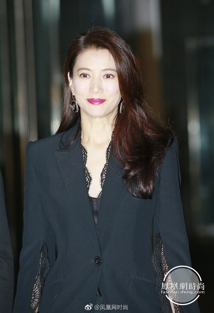 香港明星袁咏仪不管长发还是短发都是一样