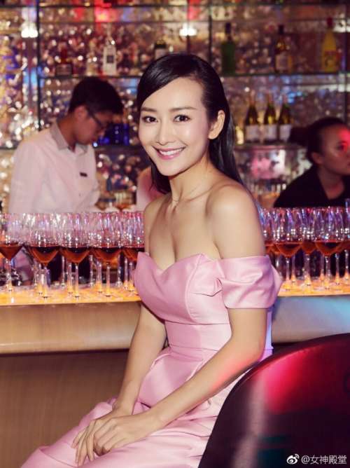 广西明星王鸥优雅成熟气质活动抓拍