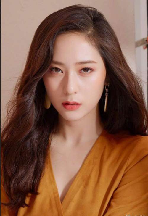 韩国图片 韩国女星郑秀晶《ELLE》杂志淡妆出
