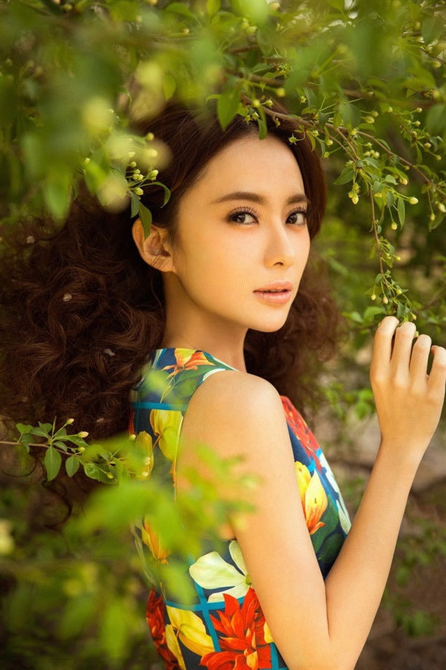 演员刘萌萌气质写真手机壁纸下载