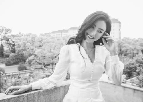 港片女神香港明星张柏芝黑白照图片