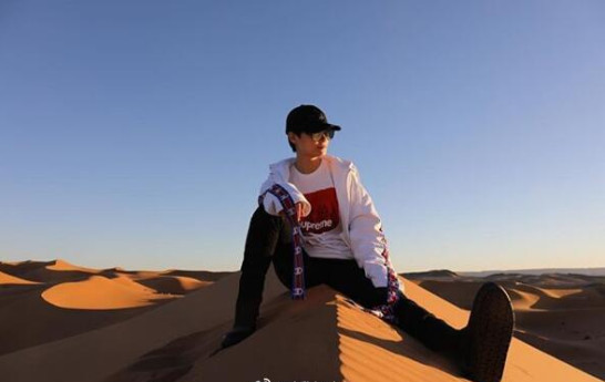 四川明星李宇春非洲写真图片