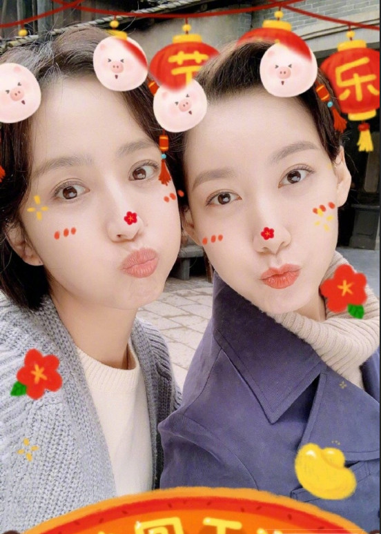 中国图片 女演员佟丽娅高闺蜜自拍照