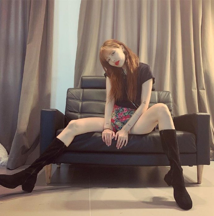 韩国图片 女歌手金泫雅性感图片