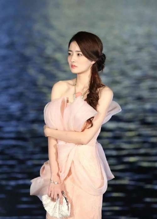 大眼明星徐璐图片