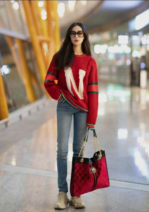 街拍图片 女明星倪妮红色毛衣街拍图片