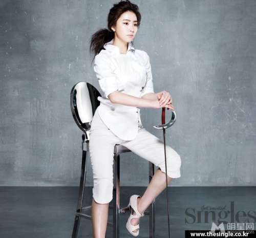 申世景图片_韩国90后女星申世景时尚性感写真