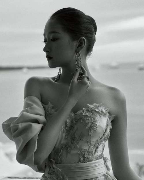 北京图片 关晓彤戛纳美背礼服图片