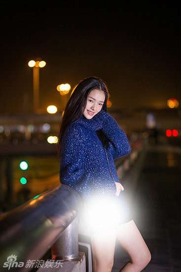 明星林允图片_林允受巴黎时装周机场潮范显