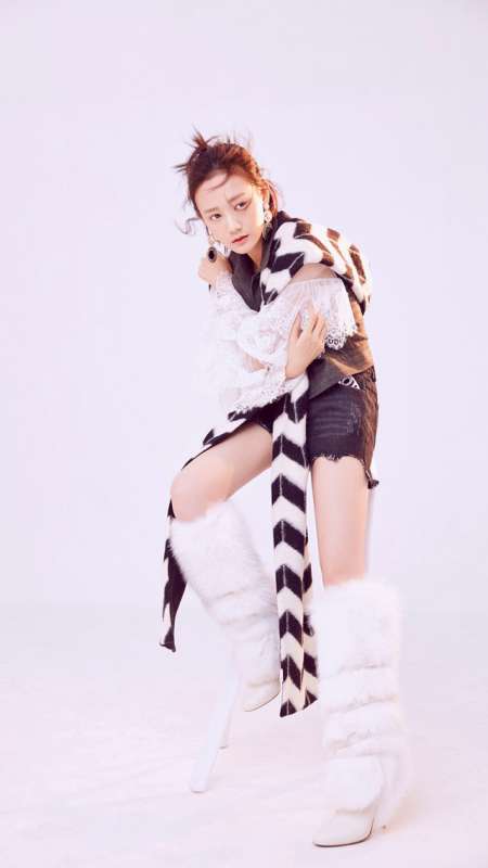 饰演过黄蓉的清纯李一桐高清写真手机壁纸