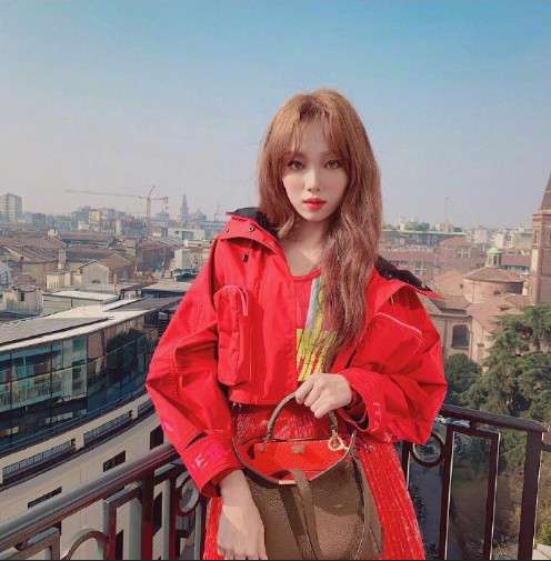 韩国图片 韩国女明星李圣经穿搭图片