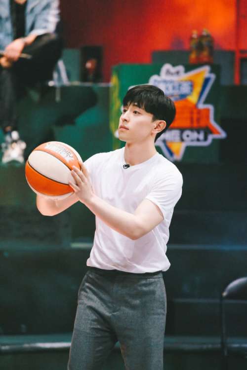 内地男明星篮球少年帅气图片