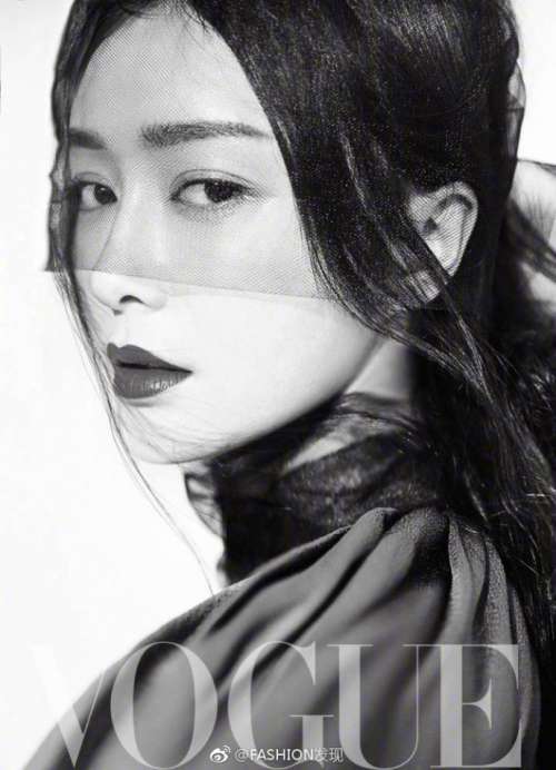大陆明星秦岚《Vogue》台湾十月刊封面图片