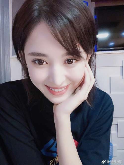 新疆明星古力娜扎化身猫系美少女可爱图片