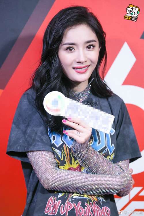 大眼明星杨幂活动九连拍小表情很丰富