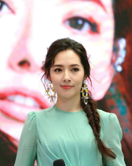 台湾图片 广告女神郭碧婷青绿色连衣裙图片
