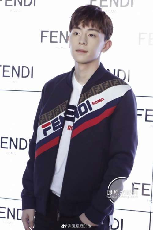 河北男明星亮相米兰时装周出席FENDI大秀