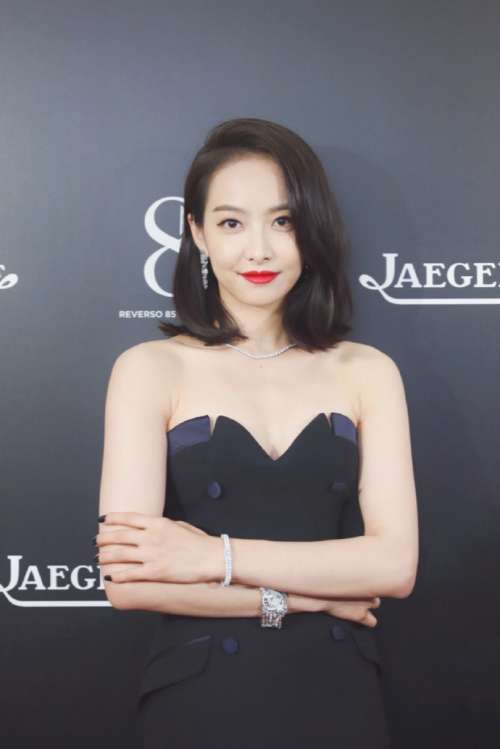 明星图片_微博之夜宋茜黑色抹礼服惊艳亮