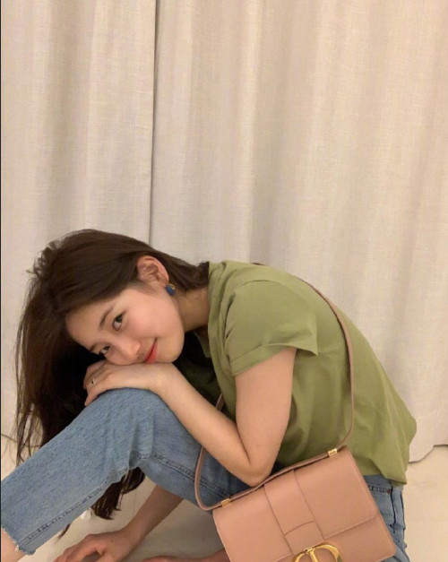韩国歌手裴秀智私房图片