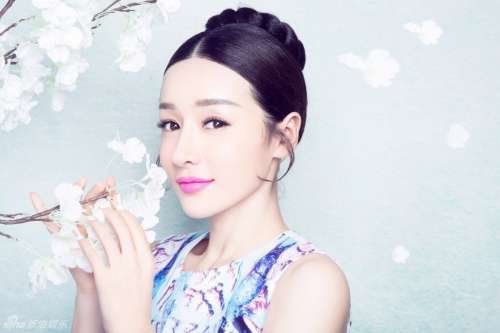 明星何彦霓图片_何彦霓娇俏妆容美艳女人味