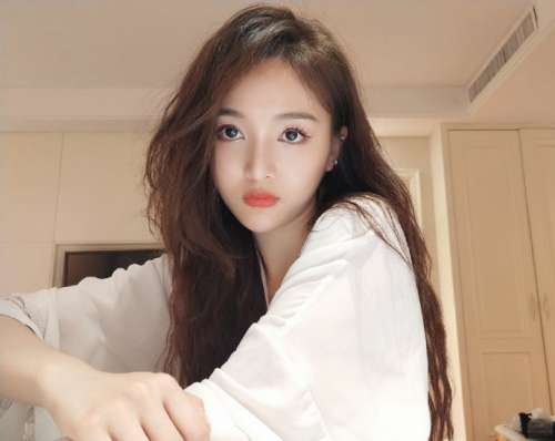 海南图片 内地女明星吴宣仪深夜自拍图片
