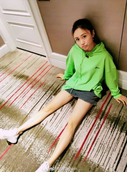 中国图片 内地女明星刘芸苹果绿卫衣图片