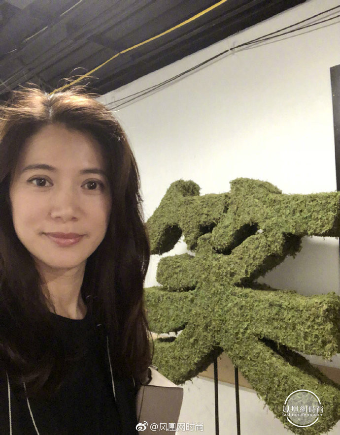 香港明星袁咏仪不管长发还是短发都是一样