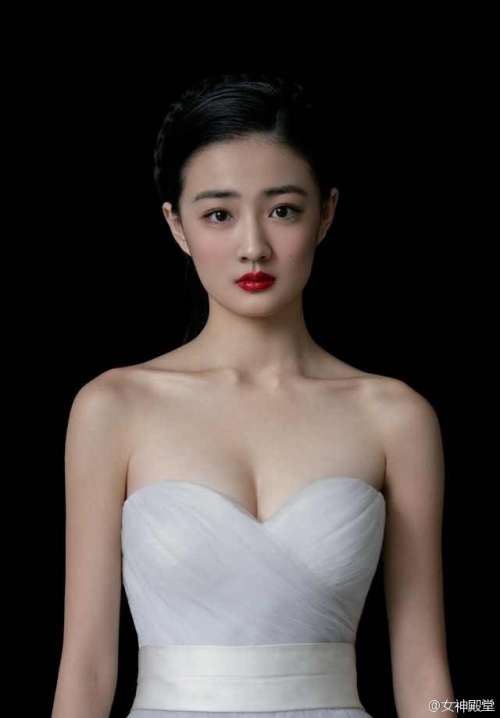大眼明星徐璐礼服写真事业线完美图片