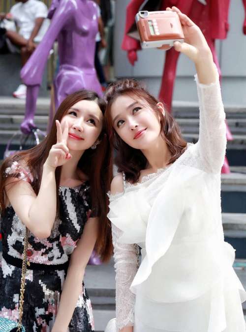 内地女明星秦岚和唯美合照