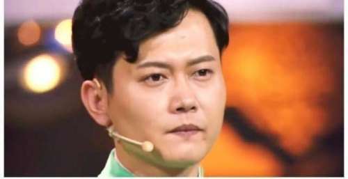 德云社孟鹤堂口误，观众厉声训斥，两个字竟替他解围