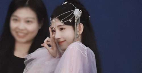 鞠婧祎花戎杀青剧照，管他什么妆容半永久，好看养眼不就行了