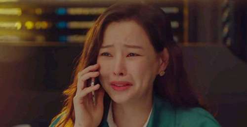 《双面女人》快节奏 一块板砖敲回记忆 女主身世揭晓 颜艺在线