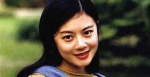 曾经的央视著名主持，在英国结婚生子更改国籍，离婚后一无所有
