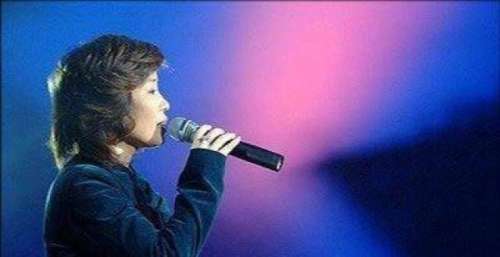 上因一首歌红遍全国，却在37岁癌症复发，死在演唱会舞台上