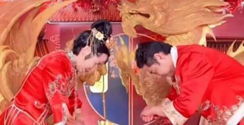 55岁的网红猫嫁给小18岁的新郎！男方称绝对不是因为钱