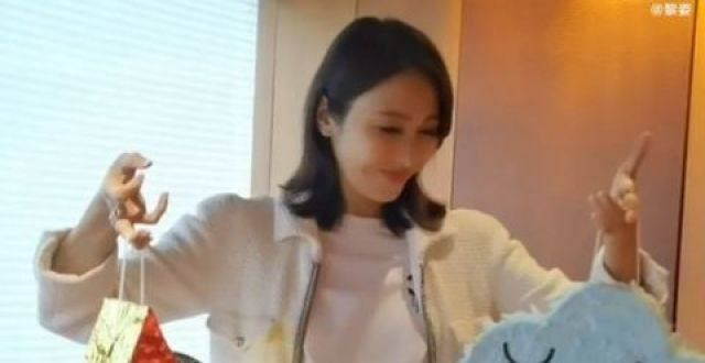 黎姿为9岁小女儿Pegella庆生 亲力亲为布置现场超有爱