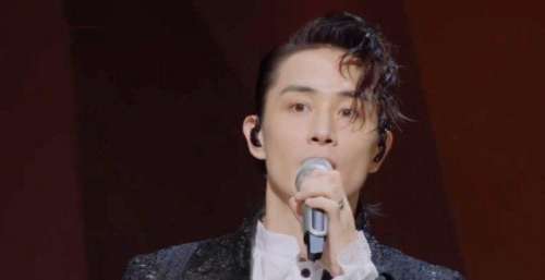 《披荆斩棘》淘汰4人，3人发小作文，黄征字最多，信息量也最大