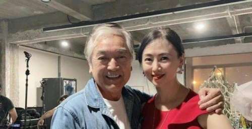 翁虹张家辉时隔21年再同框！翁虹身材丰腴，被秦沛揽肩笑得好开心