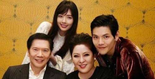 向华强3个子女：向佐娶郭碧婷，向佑入狱，女儿42岁仍单身