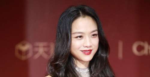 双倍养眼！汤唯闪片裙造型惊艳 与刘昊然神仙同框