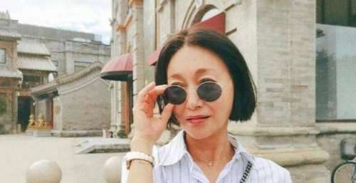 惠英红是无数女演员羡慕的对象，别人上了年纪无戏可拍，而她片约不断